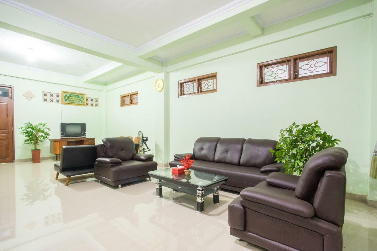 Oyo 1419 Rhona Guest House Syariah Jogyakarta Zewnętrze zdjęcie